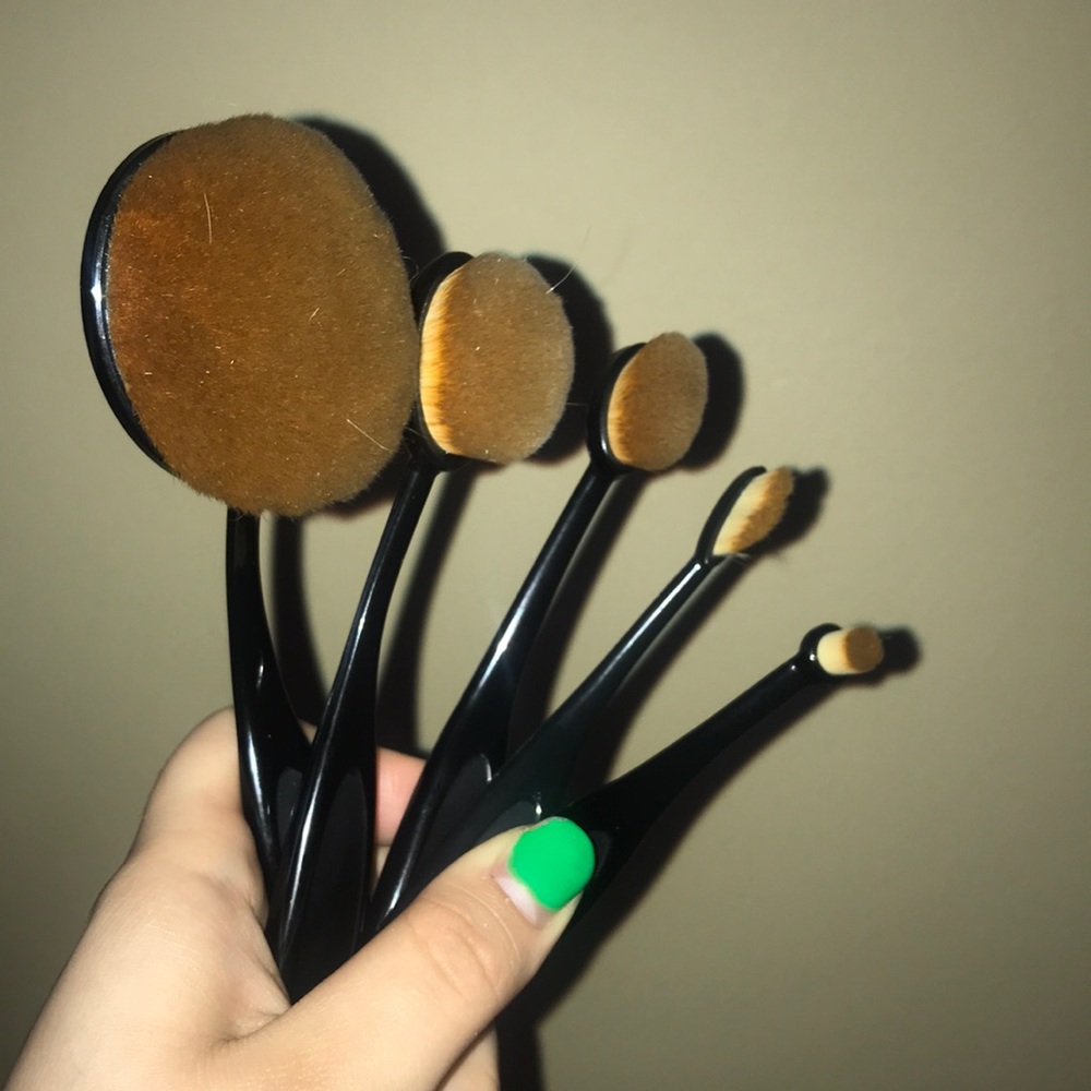 Makeup brushes